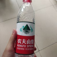 农夫山泉有点甜，晒晒我买到的农夫山泉