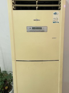 单位的美的空调柜机也要经常清洁维护
