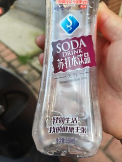 娃哈哈无汽苏打水，夏季适量来一瓶