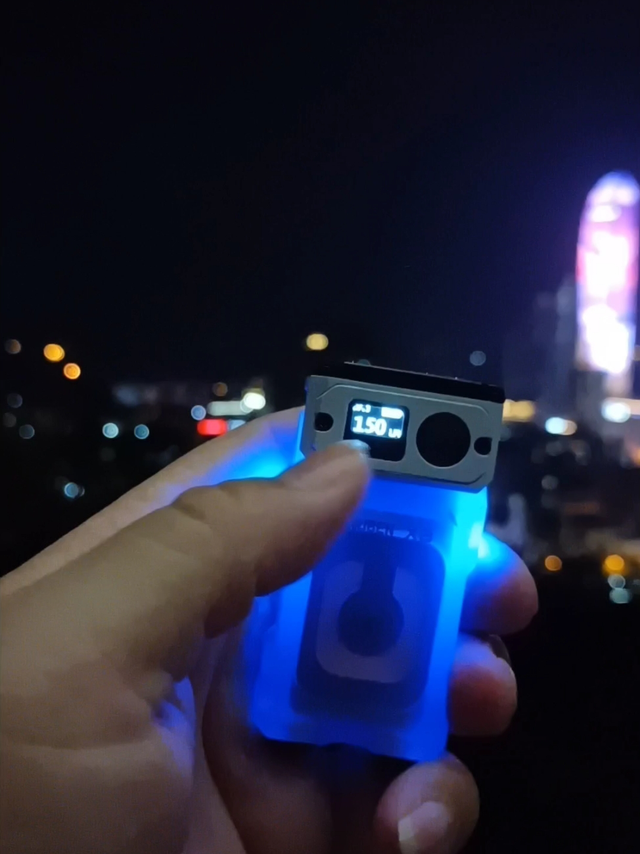 无线充电的可变形手电，猫头鹰手电EDC佳品