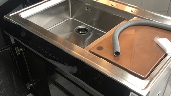 家电 篇一：美的厨房电器一体式洗菜盆不兼容美的厨余垃圾处理器﻿
