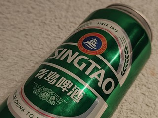 一杯不会微醺，经典包装的青岛啤酒！