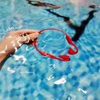 泳池中靓丽的一抹红色—南卡Runner Pro4s骨传导蓝牙耳机