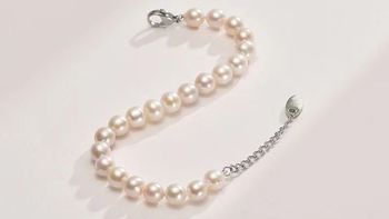 珍珠手链，细腻光泽，为你的手腕增添优雅与品味！