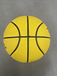 迪卡侬5号篮球，专为初学者而设计