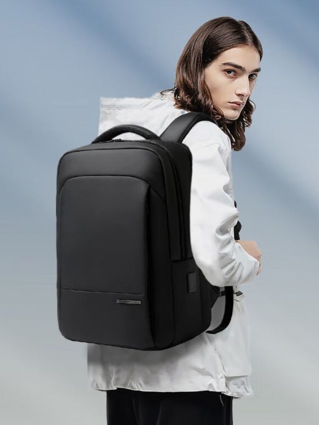 商务出行必备多功能背包
