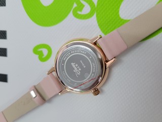 送给老婆她最喜欢的粉红色手表