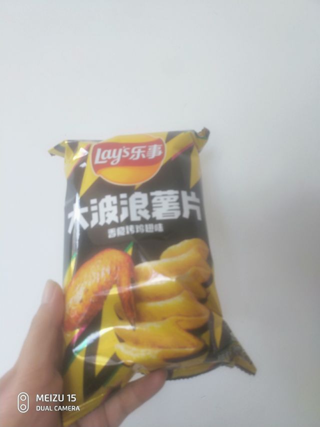 奶爸带娃零食_乐事大波浪薯片