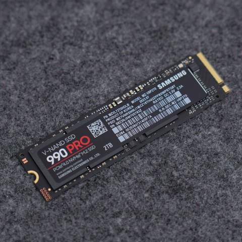 固态硬盘 PCIe4.0 与 PCIe3.0 在实际使用时，对设备性能有多大提升？