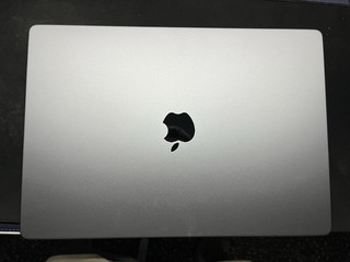 16寸的macpro m2，花了一个月工资还是值得