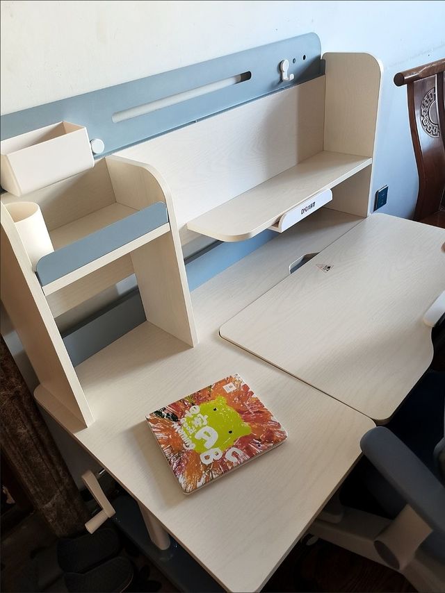 儿童学习桌椅