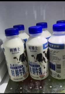 鲜博士牛奶：品味优质奶源，体验自然馈赠