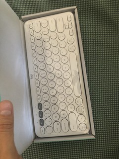 这个罗技键盘很小巧可爱