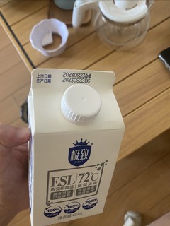 每天尝试一种鲜牛奶-光明极致