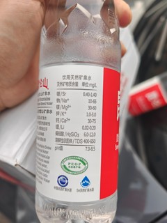 千米深泉，纯净无比，昆仑山矿泉水