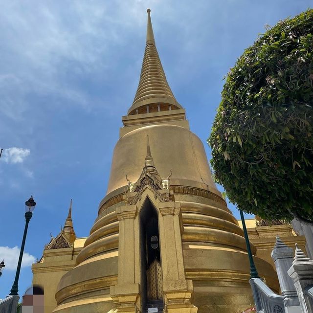 漫步泰国卧佛寺，心中装着虔诚信仰
