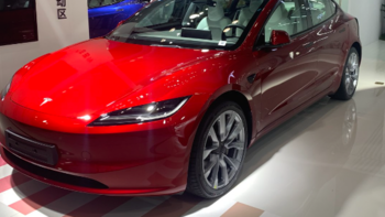 新款特斯拉Model 3实车亮相中国国际服贸会现场！