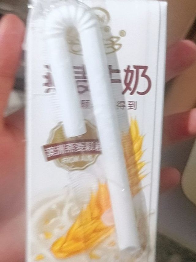 宝藏乳品~~伊利燕麦牛奶