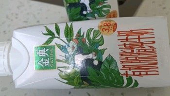 生活 篇八：【使用体验】伊利金典有机脱脂纯牛奶 0脂轻负担早餐伴侣 送礼