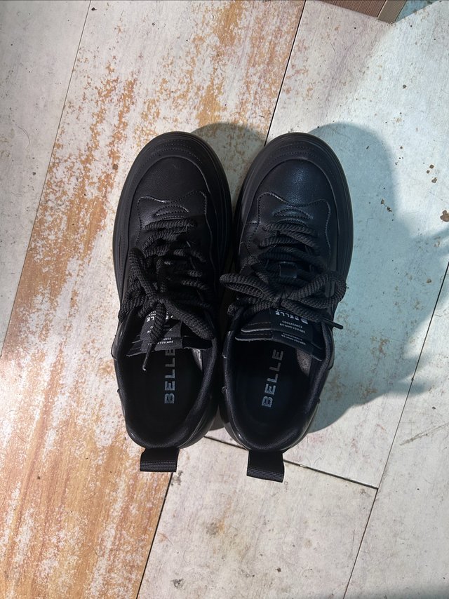 百丽休闲面包鞋，让你的生活充满舒适！