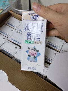 DHA藻油加持，助力宝宝智慧成长！🌟🥛