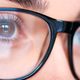 开学换新镜，好看更护眼：论蓝光眼镜的重要性。