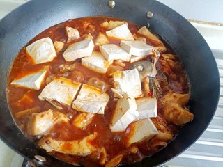 豆腐炖鱼配米饭，做晚餐真不错