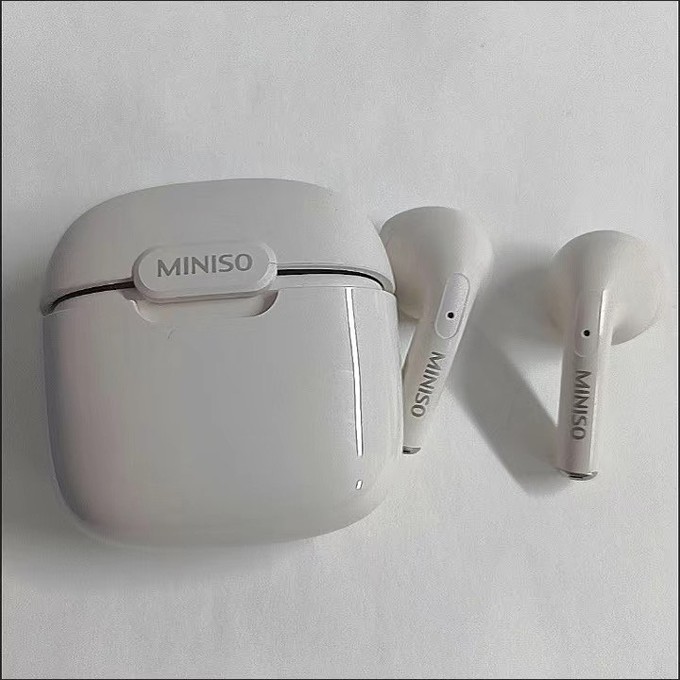 miniso 跑马灯蓝牙耳机图片