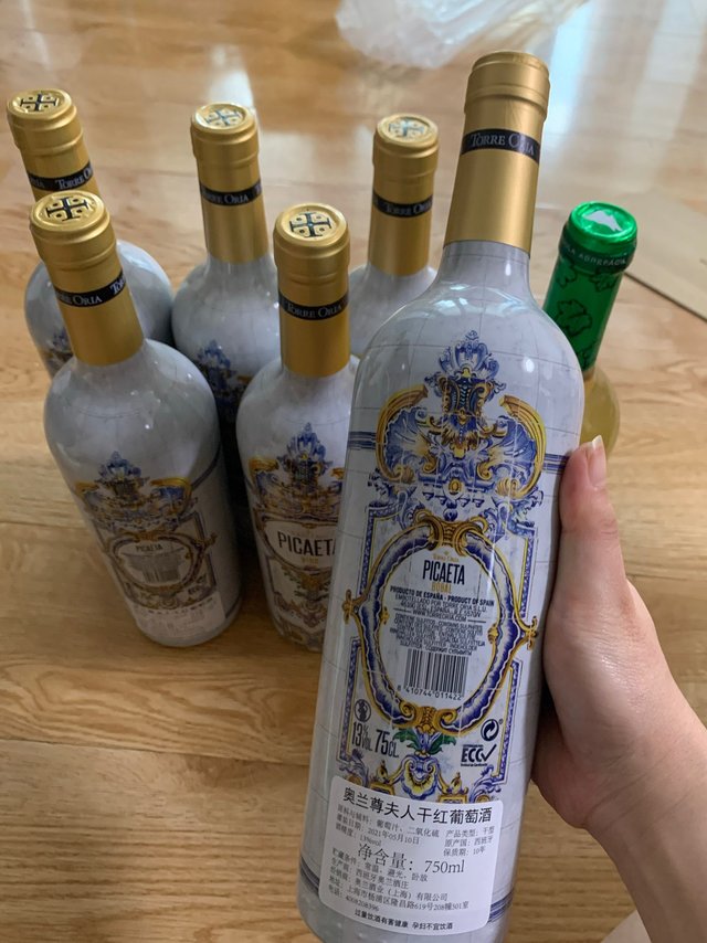 54.61元，京东超市入6瓶干红，送干白一瓶