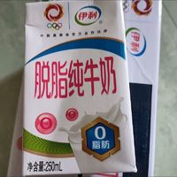 伊利脱脂纯牛奶