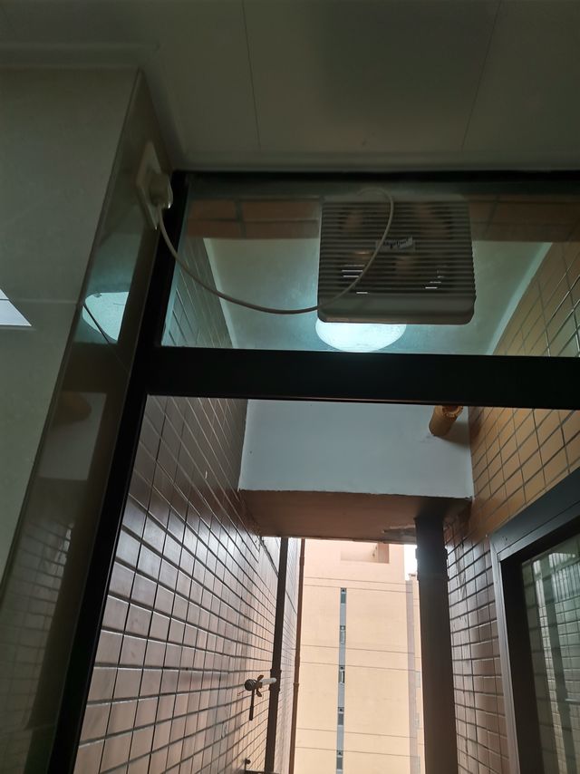 看了朋友精装房的排气扇，我摇头很久