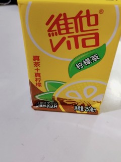 我很喜欢Vital柠檬茶，它的口感非常舒适和清新。这款茶的味道有一些酸甜的感觉，让人感到