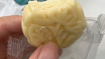 中秋节我还是挺喜欢吃内蒙古的奶酪月饼的