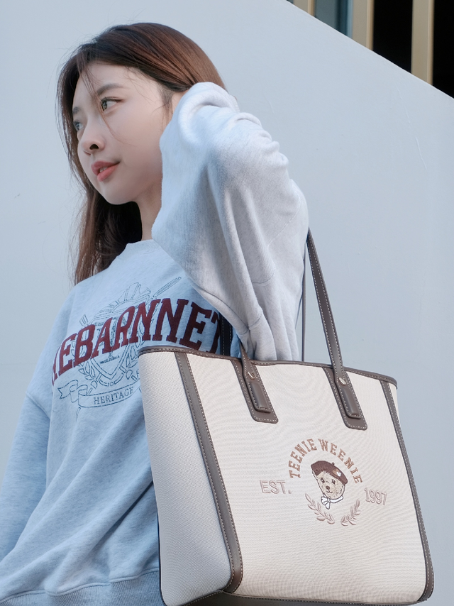很喜欢的一只复古学院风托特包！超百搭
