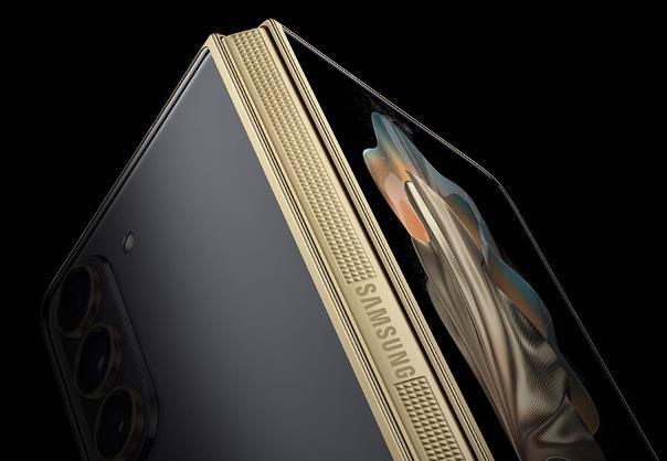 三星发布“心系天下” W24 高端商用机，高通骁龙8 Gen 2、Galaxy Z Fold 5  的兄弟