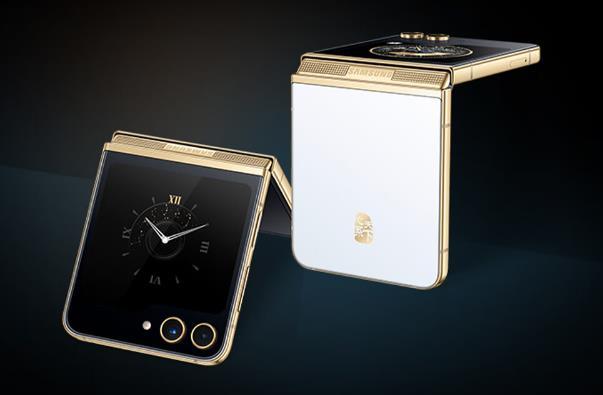 三星还发布 W24 Flip “心系天下” 翻盖式高端商用折叠屏手机,冰瓷+金色配色,配置拉满