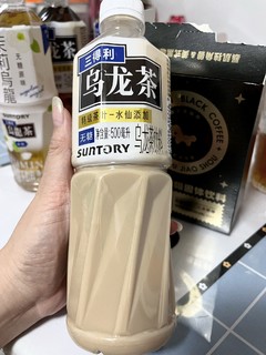 清新解渴，三得利乌龙茶，品味自然之美！