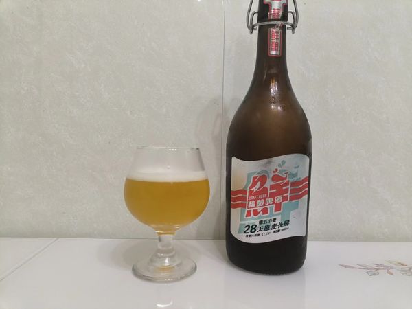 鲸都鲜酿啤酒，9元800毫升，性价比没得挑。