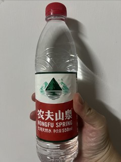 我们不生产水，我们只是大自然的搬运工，一块钱一瓶的农夫