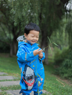 雨衣也可以这么可爱！穿脱都方便的连体雨衣