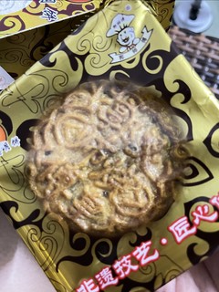 一起过中秋一起吃月饼。