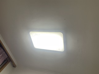 神奇的客厅 LED 灯：照亮你的美好生活！