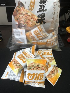 吃货宅家过国庆，美味零食不能少，甘源虾条豆果分享