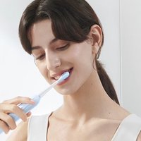 usmile Y10电动牙刷：智能屏幕引领口腔清洁新时代