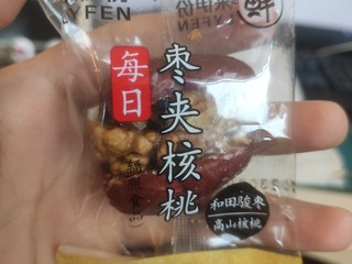 枣夹核桃，口感酥脆，香气四溢，让你的味蕾瞬间爆炸!