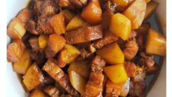 简单学做家常菜 篇三十六：红烧肉炖土豆（丝毫不腻）