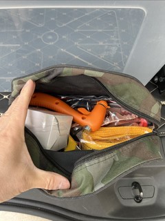 车上好歹放个应急救援包包，但我希望永远不打开它
