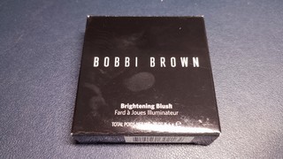 告别繁琐，BOBBI BROWN 芭比波朗盈亮三色腮红盘修容高光一体盘，让你拥有完美妆容！