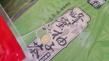 天喔茶庄的蜂蜜柚子茶是一款非常受欢迎的果味茶饮料。