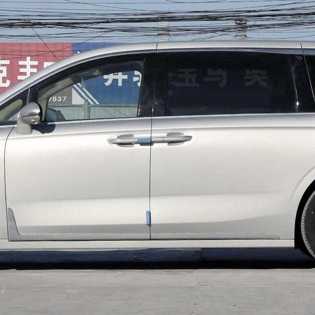 宜商宜家岚图梦想家 EV：一款多面手的新能源MPV